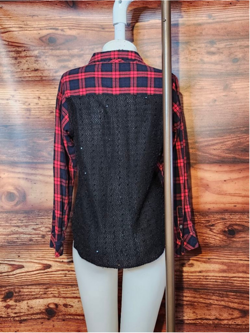 Women's Miss Me Plaid Button Down Shirt L Red Black - Picture 2 of 6